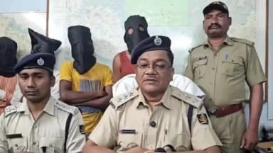 ଉମରକୋଟ: 4 ଗଞ୍ଜେଇ ଚାଲାଣ କାରୀ ଗିରଫ ହୋଇଥିବା ନିଜ କାର୍ଯ୍ୟାଳୟରେ ସୁଚନା ଦେଲେ sdpo ଯୁଗଳ ଶବର