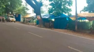 चाईबासा: तांबो चौक से डीसी ऑफिस तक अतिक्रमण पर प्रशासन सख्त, हटाने के लिए 24 घंटे का नोटिस