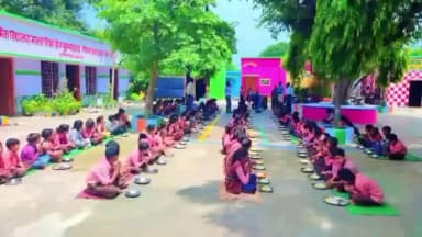 मुहम्मदाबाद गोहना: मोहम्दाबाद गोहना इलाके में स्थित प्राथमिक विद्यालय में मेनू के अनुसार बेसिक शिक्षा अधिकारी ने चलवाया एमडीएम