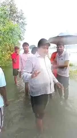 मेजा: मेजा क्षेत्र के बरहा कलां में बाढ़ जैसे हालात, डीएम से राहत-बचाव कार्य की मांग, देखिए ग्राउंड रिपोर्ट