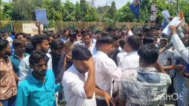भीलवाड़ा: आजादी के 80 साल बाद भी छुआछूत का दंश! स्कूल में दलित अतिथियों को कुर्सी पर बैठाने पर हुआ बवाल, कलेक्ट्रेट पर प्रदर्शन