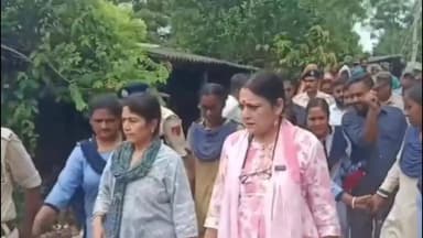 পটাশপুর ২: পটাশপুরে বন্যা পরিস্থিতি খতিয়ে দেখলেন রাজ্যের মন্ত্রী, দিলেন অবৈধ ইটভাটা সরিয়ে দেওয়ার কড়া হুঁশিয়ারি