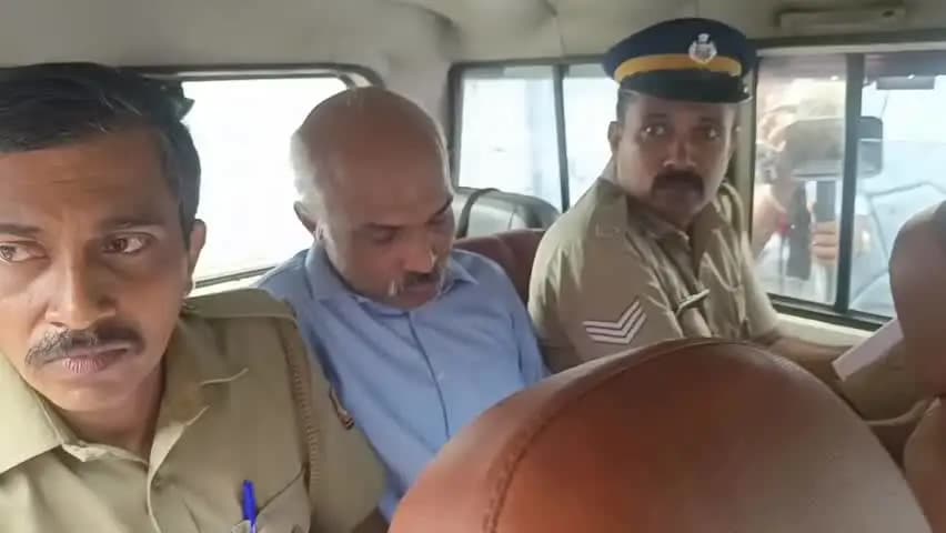 കണ്ണൂർ: നിരവധി ക്രിമിനൽ കേസുകളിലെ പ്രതിയായ താവക്കര സ്വദേശിയെ ബംഗളൂരൂവിൽ വച്ച് പോലീസ് പിടികൂടി