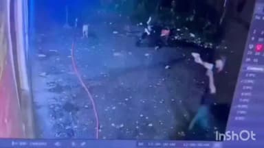 रायगढ़: शराब दुकान के गार्ड पर पिस्टलनुमा हथियार से फायरिंग, गार्ड के पेट में आई चोट, सीसीटीवी फुटेज आया सामने