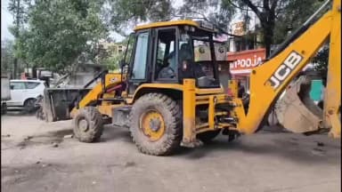रतलाम नगर: दो बत्ती घोड़ा चौराहे पर अवैध चौपाटी पर निगम का बुलडोजर चला, हड़कंप