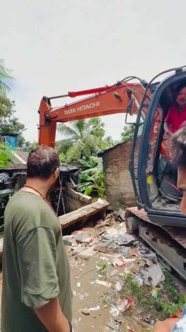 শ্যামপুর ১: রাধাপুরে দোকান ভেঙে খাল বন্ধ, শ্যামপুরে ফসলের জমিতে জল জমার সমস্যা