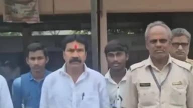 मोहोळ: विद्यार्थ्यांनी कोठेही हात केल्यानंतर एसटी थांबवावी : जनहित शेतकरी संघटनेचे अध्यक्ष प्रभाकर देशमुख