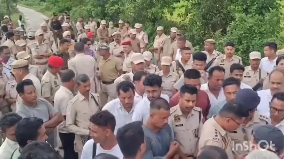 ধেমাজি: গোগামুখৰ মিংমাংৰ বিবাদ মান অঞ্চল পৰিদৰ্শন বিৰোধী দলৰ উপ দলপতি জয় প্ৰকাশ দাস