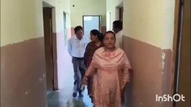 कुक्षी: निसरपुर में छात्रावास में अव्यवस्थाएं रात के अंधेरे में सड़क पर छात्राएं मामले में धार AC,ने किया दौरा, वार्डन निलंबित