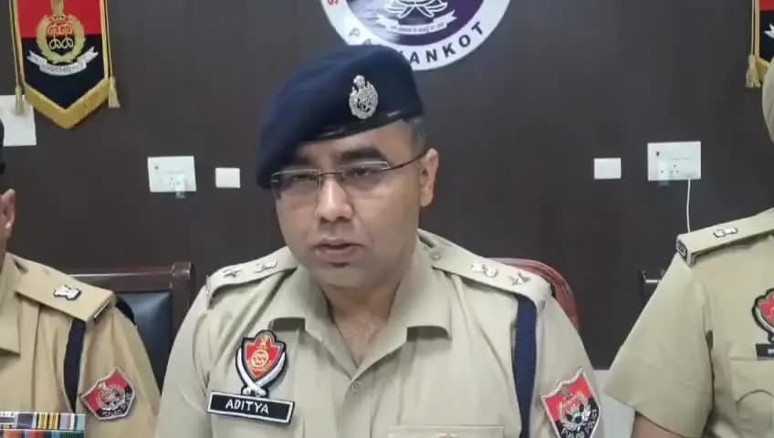 ਪਠਾਨਕੋਟ: ਰਾਮਲੀਲਾ ਗਰਾਊਂਡ ਕੋਲ ਘਰ ਵਿਚ ਇਕੱਲੀ ਰਹਿ ਰਹੀ 65 ਸਾਲਾਂ ਔਰਤ ਦਾ ਹੋਇਆ ਕਤਲ ਪੁਲਿਸ ਪ੍ਰਸ਼ਾਸਨ ਜੁਟਿਆ ਜਾਂਚ ਵਿੱਚ