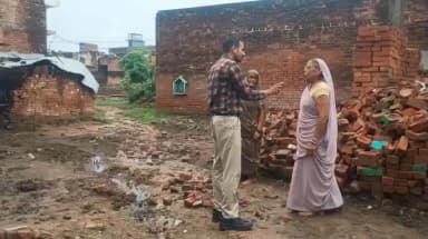 माधौगढ़: माधौगढ़ नगर में रास्तों में कीचड़ से परेशान महिलाओं ने लगाई न्याय की गुहार