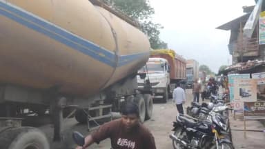 बड़वारा: विलायतकला बस स्टैंड के एनएस 43 में अव्यवस्थित वाहनों के कारण लगता है जाम