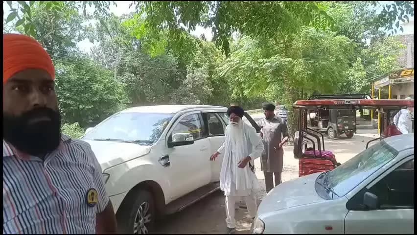 ਮਾਨਸਾ: ਵਾਰਿਸ ਪੰਜਾਬ ਦੇ ਕਾਰਜਕਾਰੀ ਪ੍ਰਧਾਨ ਤੇ ਸੰਸਦ ਅੰਮ੍ਰਿਤ ਪਾਲ ਦੇ ਪਿਤਾ ਨੇ ਪਰਵਿੰਦਰ ਝੋਟੇ ਨਾਲ ਘਰ ਪਹੁੰਚ ਕੇ ਕੀਤੀ ਮੀਟਿੰਗ