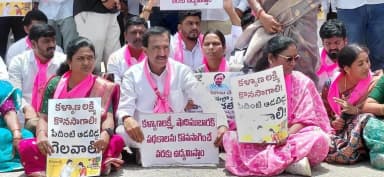 గజ్వేల్: గజ్వేల్లో కల్యాణ లక్ష్మి పథకంపై బిఆర్ఎస్ నిరసన.. ఆర్డీవోకు వినతి పత్రం