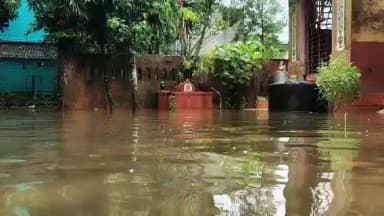 ডেবরা: জলমগ্ন ডেবরা ব্লকের গোলোগ্রাম, সমস্যায় এলাকাবাসী