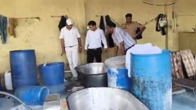 छाता: मथुरा में केमिकल से पनीर बनाने वाली इकाई का भंडाफोड़, 500 किलो पनीर किया गया नष्ट