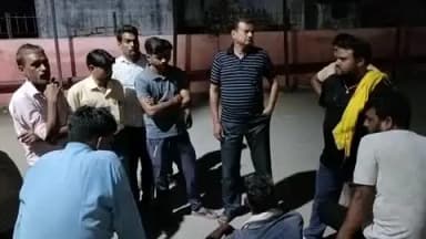 हाथरस: विद्युत लाइन ठीक करते समय ट्रांसफार्मर से गिरकर संविदा कर्मी की मौत, सूचना पर पहुंची पुलिस ने शव पोस्टमार्टम के लिए भेजा