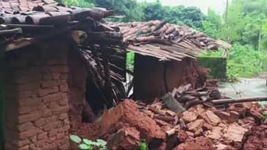 କେନ୍ଦୁଝର ସଦର: ଲଘୁଚାପ ଜନିତ ଲଗାଣ ବର୍ଷା ଗମ୍ଭାରିଆ ଗ୍ରାମରେ ଭାଙ୍ଗିଲା ଘର, ଅଳ୍ପକେ ବର୍ତ୍ତି ଯାଇଛନ୍ତି ପରିବାର