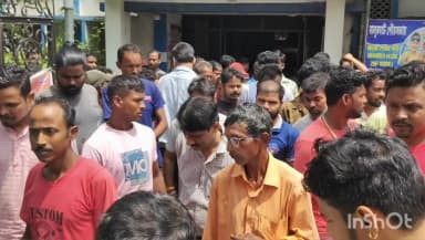 বালুরঘাট: মজুরি বকেয়ার প্রতিবাদে বুধবার সকাল থেকে কর্মবিরতিতে বালুরঘাট পৌরসভার সাফাই কর্মীরা