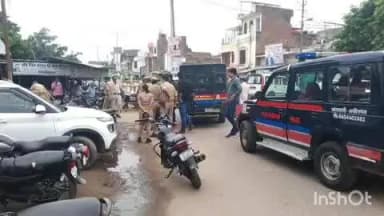 औरैया: कमलेश पाठक दो साथियों संग पहुँचे न्यायालय, आज आएगा डबल मर्डर का फैसला, पूर्व एमएलसी समेत 17 आरोपियों पर टिकी निगाहें