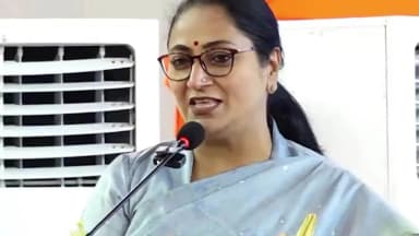 दिल्ली सीएम रेखा गुप्ता ने 200 इलेक्ट्रिक बसों को हरी झंडी दिखाई