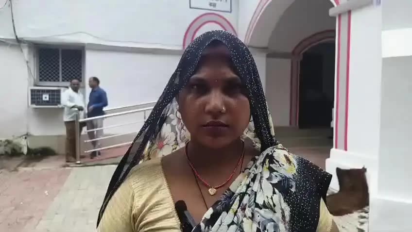 रायबरेली: जगतपुर थाना क्षेत्र की पीड़ित महिला ने तहसीलदार व लेखपाल पर घूस लेने का लगाया आरोप, जिलाधिकारी को की शिकायत