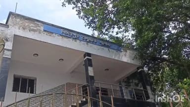 বালুরঘাট: বালুরঘাটের খিদিরপুর মহাশ্মশানে তালা ঝুলিয়ে কর্মীদের বিক্ষোভ,বেতন বন্ধ থাকায় শিকেয় দাহকার্য