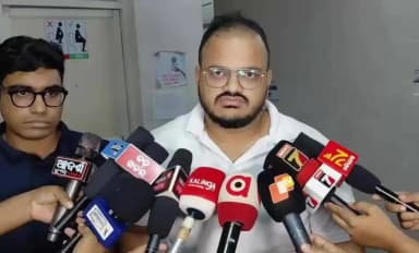 ମାଲକାନଗିରି: ରାସ୍ତାରେ ଛଟପଟ ହେଉଥିଲେ ଦୁର୍ଘଟଣାଗ୍ରସ୍ତ ଯୁବକ, ନିଜ ଗାଡ଼ିରେ ବୋହି ନେଲେ ମାଲକାନଗିରି ଜିଲ୍ଲାପାଳ ଓ SP