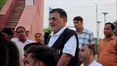 कन्नौज: कन्नौज में 'भ्रष्टाचार नहीं स्वीकार' कार्यक्रम में पुलिस पर उठे सवाल, बार अध्यक्ष का वीडियो हुआ वायरल