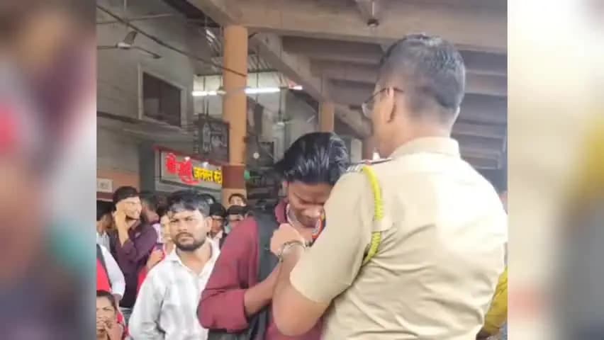 नंदुरबार: मुलींची छेडछाड व टवाळखोरांवर वचक बसविण्यासाठी बस स्थानक परिसरात पोलिसांची विशेष मोहीम