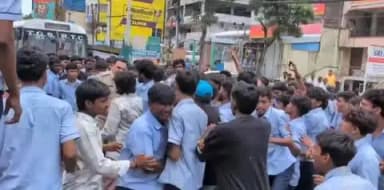 మేడ్చల్: మేడ్చల్ జాతీయ రహదారిపై పాలిటెక్నిక్ విద్యార్థుల ధర్నా
