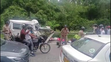 देहरादून: देहरादून-हरिद्वार मार्ग पर भीषण हादसा, इको सवार 4 की मौत, 3 गंभीर घायल