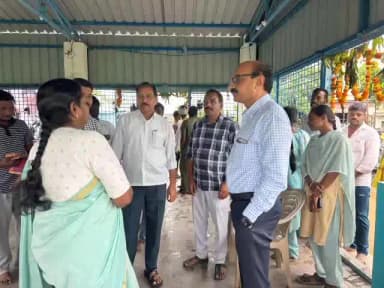 నిర్మల్: సోన్ మండల కేంద్రంలో వీబీజీ రాంజీ పథకం కింద నిర్మించిన వర్క్ షెడ్ ను పరిశీలించిన పంచాయతీరాజ్ డిప్యూటీ కమిషనర్ సుధాకర్