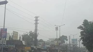 పెద్దపల్లి: పట్టణంలో భారీ వర్షం ప్రధాన రహదారులన్నీ జలమయం