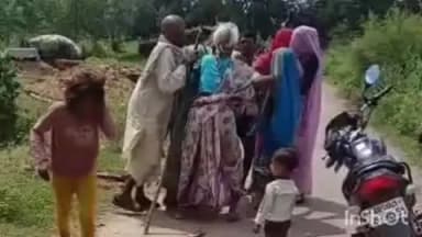 नरैनी: नंदवारा गांव में कुछ लोगों ने महिला और उसके परिवार के साथ की मारपीट, घटना का वीडियो हुआ वायरल