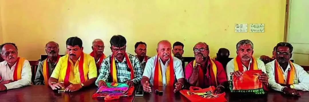 ದೊಡ್ಡಬಳ್ಳಾಪುರ: ಸ್ಥಳೀಯ ನೇಕಾರರ ಸೀರೆ ಖರೀದಿಗೆ ಒತ್ತಾಯ:ದೊಡ್ಡಬಳ್ಳಾಪುರದಲ್ಲಿ ಕನ್ನಡ ಪಕ್ಷದ ಆಗ್ರಹ