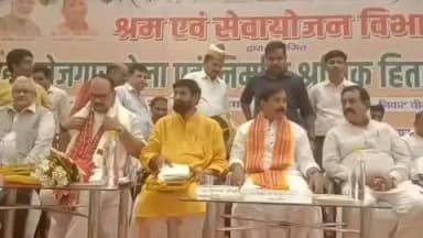 औराई: भदोही में रोजगार मेले में 400 से अधिक युवाओं को ऑफर लेटर, 1000 को रोजगार देने का लक्ष्य