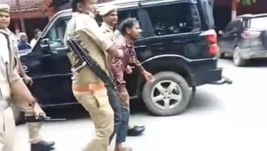 बदलापुर: सरोखनपुर निवासी एक ही परिवार के तीन सदस्यों ने ज्वलनशील पदार्थ डालकर आत्महत्या का किया प्रयास, मचा हड़कंप
