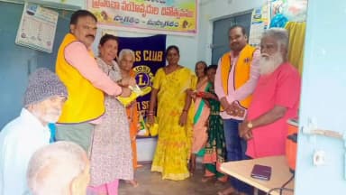 అసిఫాబాద్: గోలేటి వృద్ధాశ్రమానికి వంట సామాగ్రి పంపిణీ