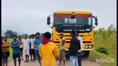 बास्तानार: कोड़ेनार इलाके में शिकायतों के बावजूद अवैध रेत का खेल जारी, ग्रामीणों ने 8 टिप्पर पकड़कर खोली प्रशासन की पोल