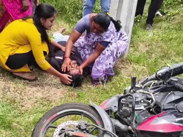 గురజాల: గుంటూరుకి పెళ్లి బట్టల కోసం వెళ్తూ పిడుగురాళ్లకు చెందిన నవ వరుడు మృతి