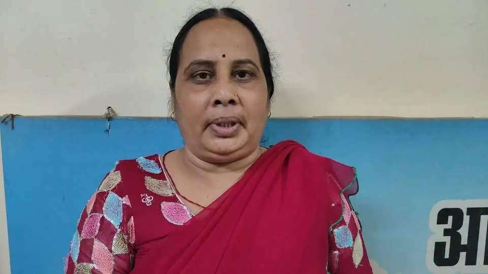 लाड़ली बहनों के लिए रक्षाबंधन का खास उपहार
मुख्यमंत्री लाडली बहना योजना के तहत किरण तिवारी को ₹1500 के अतिरिक्त रक्षाबंधन के लिए 250 रूपये अतिरिक्त मिले है,इसके लिए मुख्यमंत्री डॉ. मोहन यादव जी को धन्यवाद दिया।
#MP_का_रक्षाबंधन_उपहार
#शहडोल #shahdol