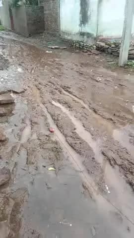 nagod kshetra ke antargat umari gram me logo mo bahut bada sankat logo ke gharo me Pani ghush raha hai na sadak hai ##@