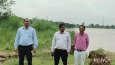 नजीबाबाद: नांगल सोती में गंगा के बढ़ते जलस्तर के कारण भूमि कटान का अधिकारियों ने किया निरीक्षण