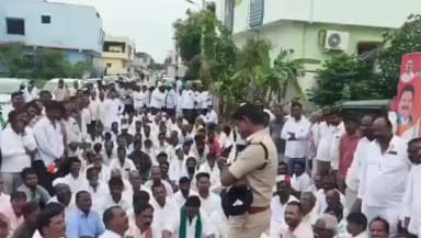 బాన్సువాడ: పోచారం శ్రీనివాస్ రెడ్డి పై క్రమశిక్షణ చర్యలు తీసుకోవాలని కాంగ్రెస్ నాయకుడు ఏనుగు రవీందర్ రెడ్డి మద్దతుదారుల నిరసన
