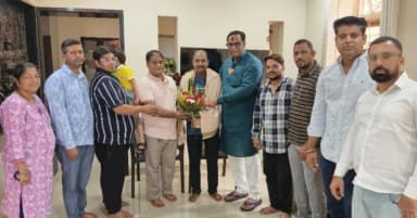 खेड: अहमद चौगुलेंचे हरवलेले पाकीट 8 महिन्यांनंतर प्रामाणिक रिक्षाचालकाकडून परत