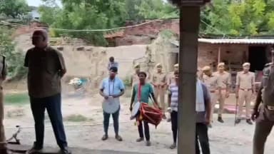 मेहनगर: देवगांव थाना के टॉपटेन अपराधी विकास यादव की करीब ₹20 लाख की मकान संपत्ति को किया गया कुर्क, कार्रवाई से मचा हड़कंप