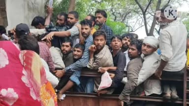 खुरई: बीना रोड पर किसानों ने खाद न मिलने पर किया चक्काजाम; बोले, शराब के 5, खाद का 1 काउंटर