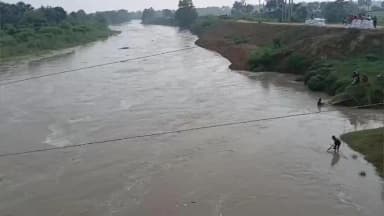 हिलसा: लोकाइन नदी में बाढ़ के पानी की सूचना से किसानों की बढ़ी चिंता