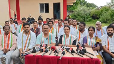 అసిఫాబాద్: అభివృద్ధిని అడ్డుకుంటే ప్రజలే బుద్ధి చెప్తారు: డిసిసి అధ్యక్షురాలు ఆత్రం సుగుణ